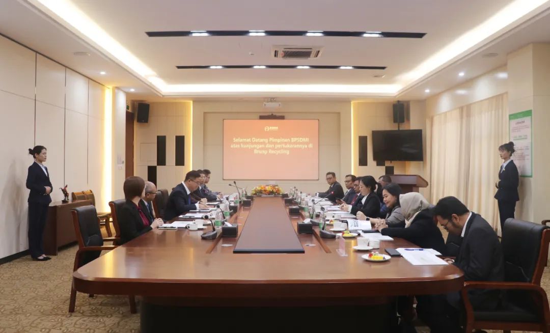 20231208-1-印尼工業(yè)部、莫羅瓦利金屬工業(yè)理工學(xué)院、佛山職業(yè)技術(shù)學(xué)院蒞臨邦普循環(huán)交流訪問.jpg